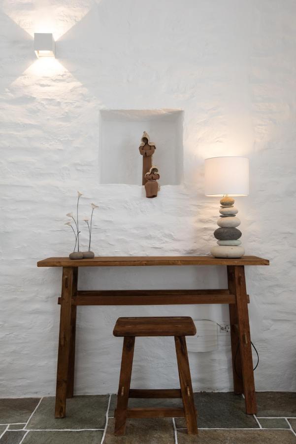 Nerites In Sifnos Apollonia (Sifnos)