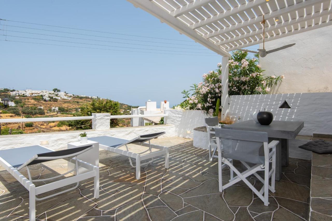 Nerites In Sifnos Apollonia (Sifnos)